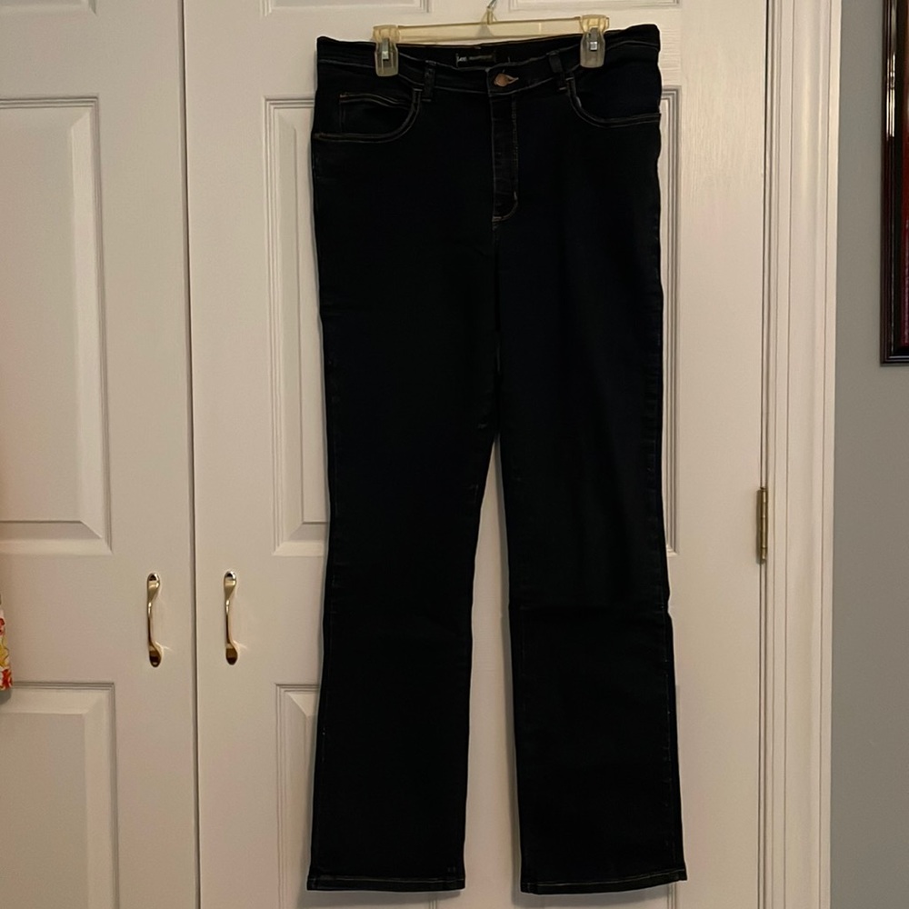 Womens Lee Jeans. Relaxed fit. Dark blue. Size 14 Long. Excellent condition